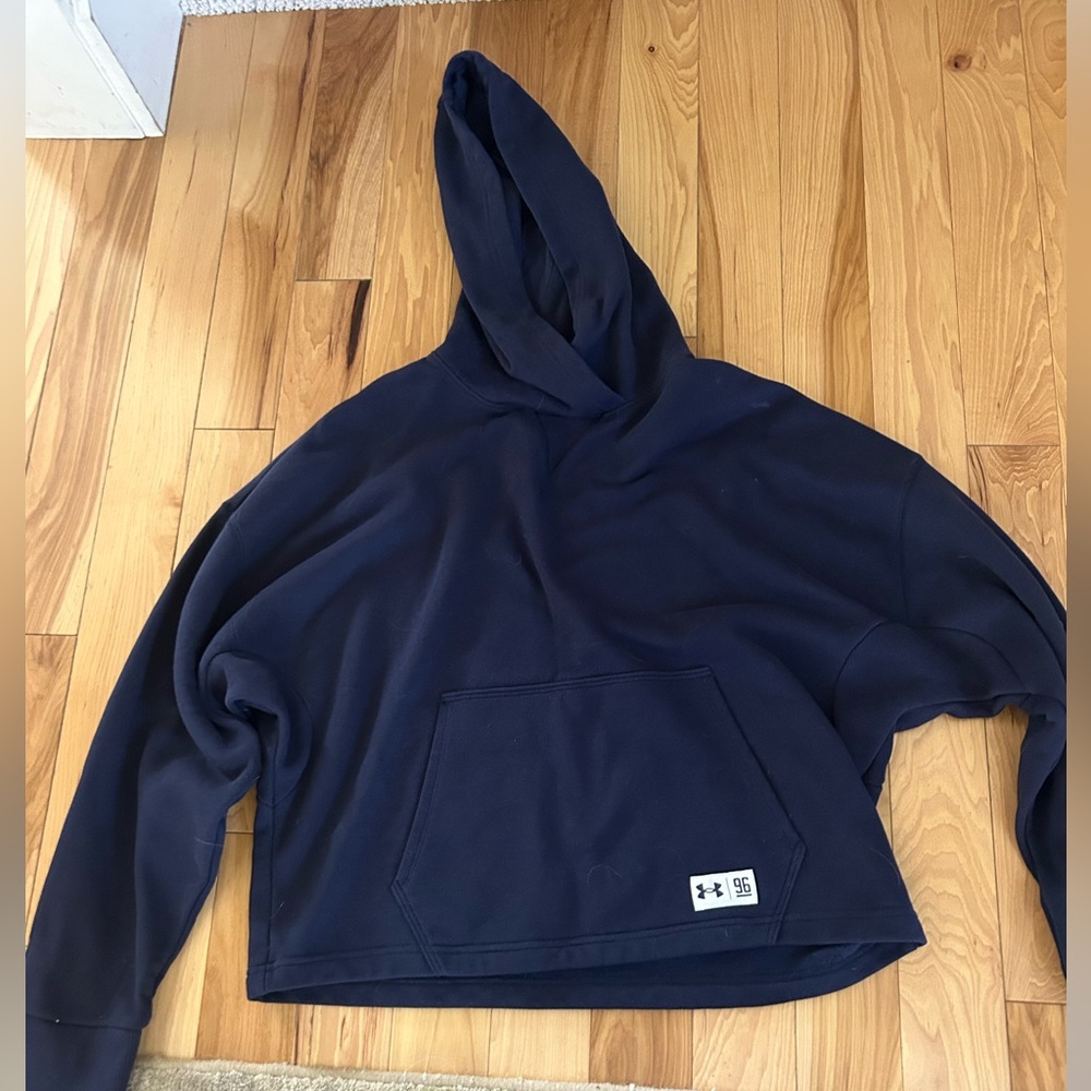 Navy blue under armor sweatshirt